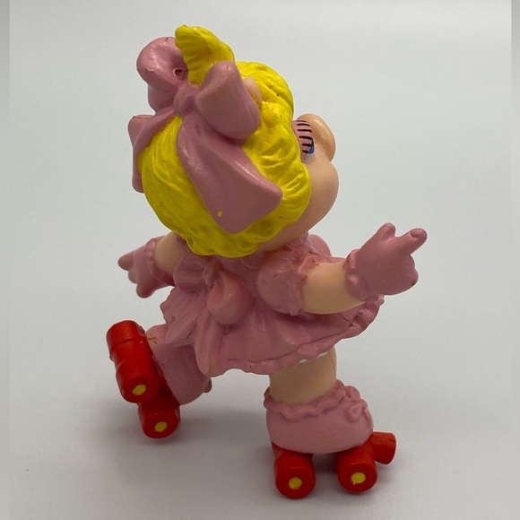 Vintage McDonald’s Miss Piggy Skating Figure Toy - Picture 3 of 9